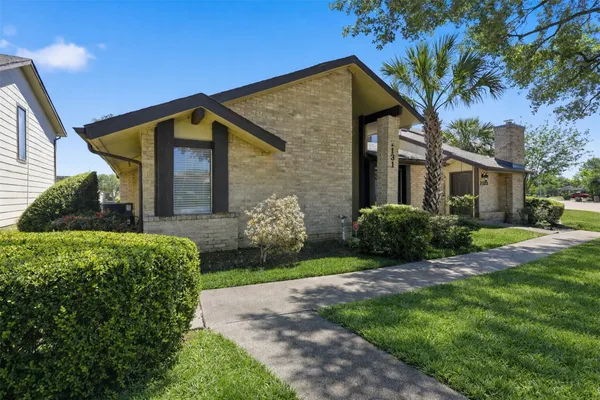 $1,875 | 7131 Westbranch Drive, Houston, TX 77072