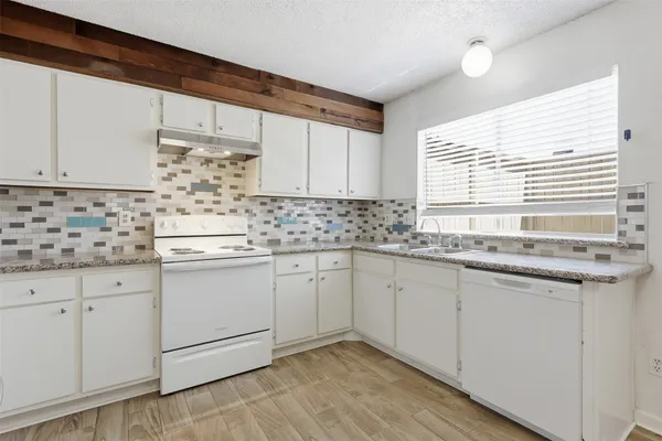 $1,875 | 7131 Westbranch Drive, Houston, TX 77072