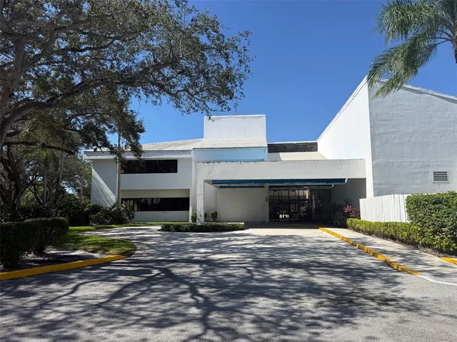 a view of a tennis court
