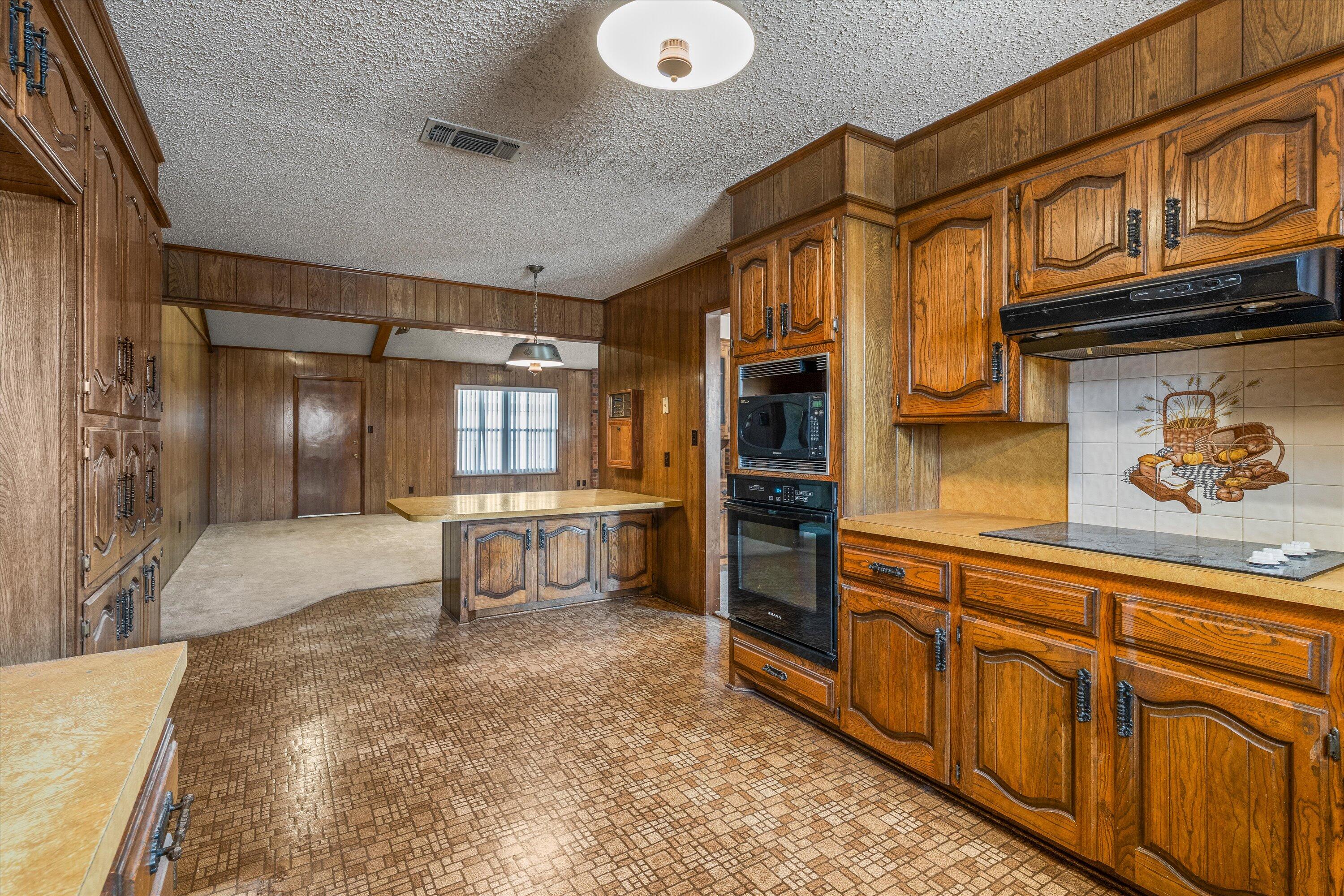 308 West 6th Street Sundown, TX 79372 - Photo 11 of 33 a view of a kitchen with cabinets