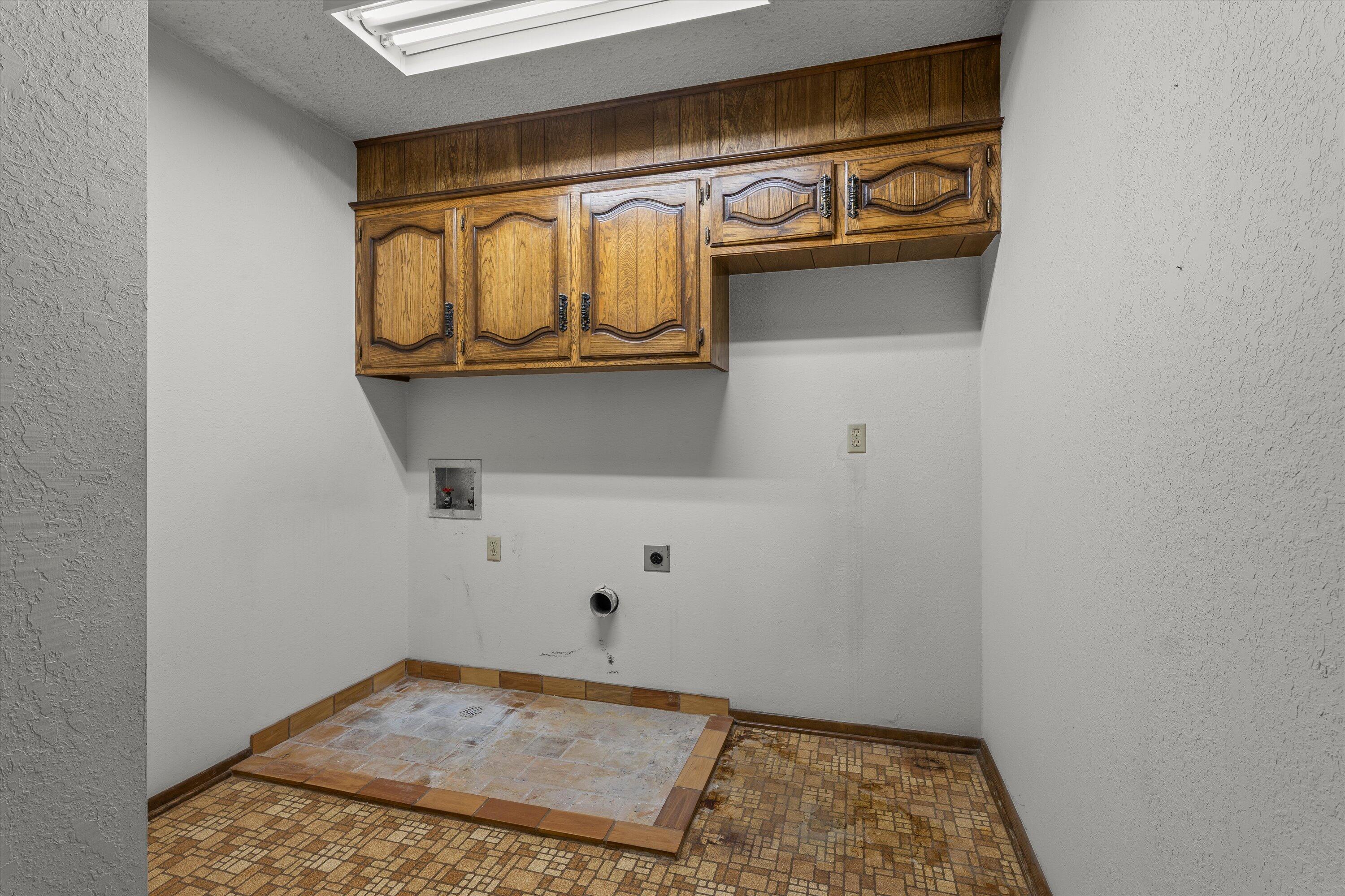 308 West 6th Street Sundown, TX 79372 - Photo 26 of 33 a view of a door