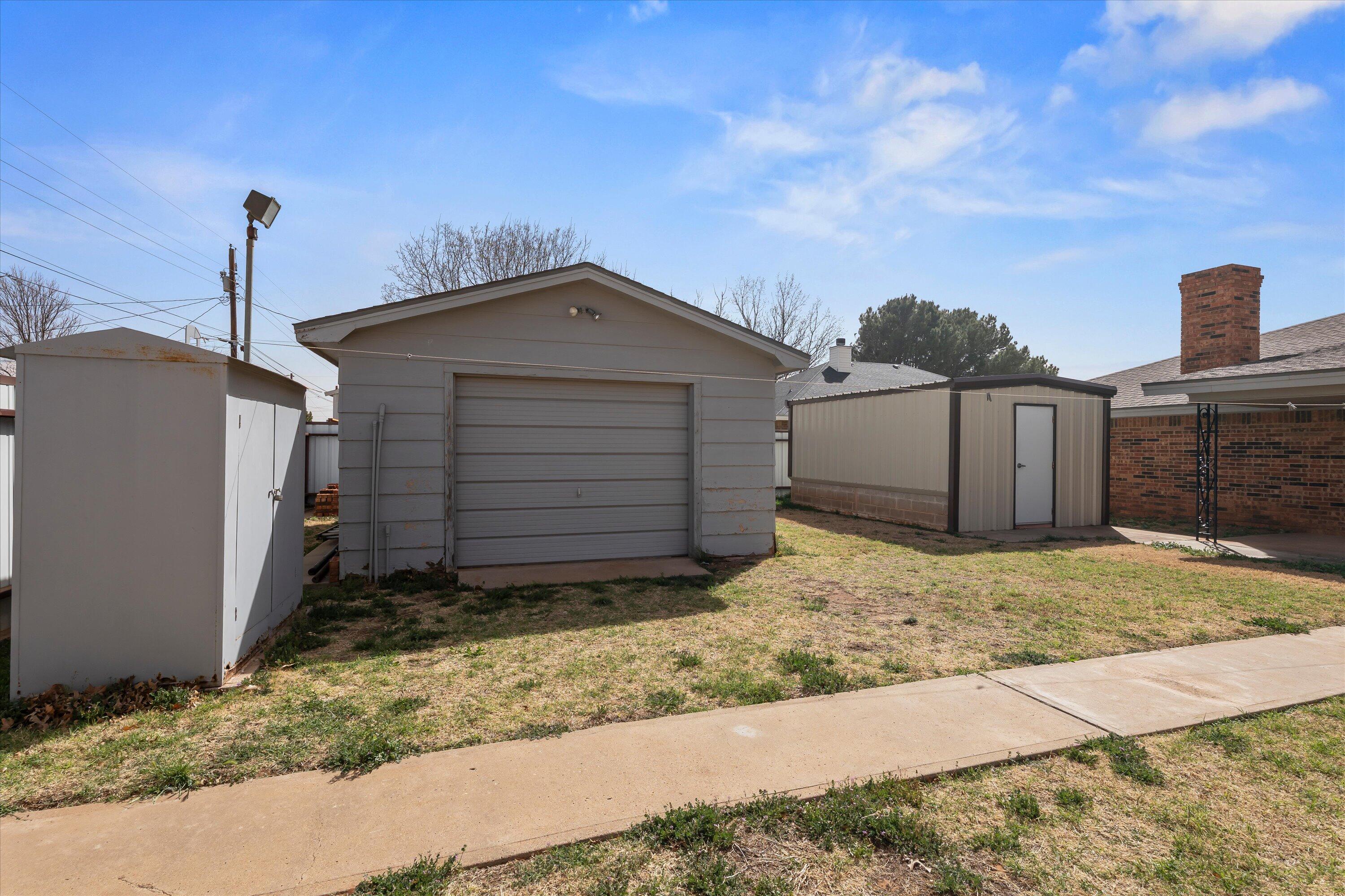 308 West 6th Street Sundown, TX 79372 - Photo 31 of 33 a front view of a house with a yard