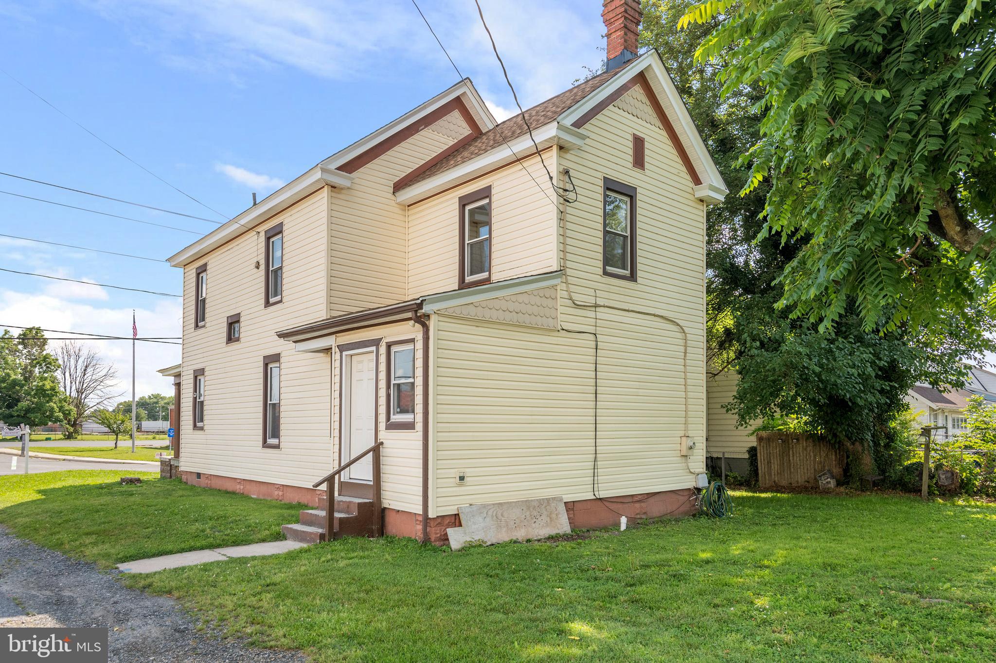201 Washington Street Cambridge, MD 21613 - Photo 11 of 31 a view of backyard of house with green space