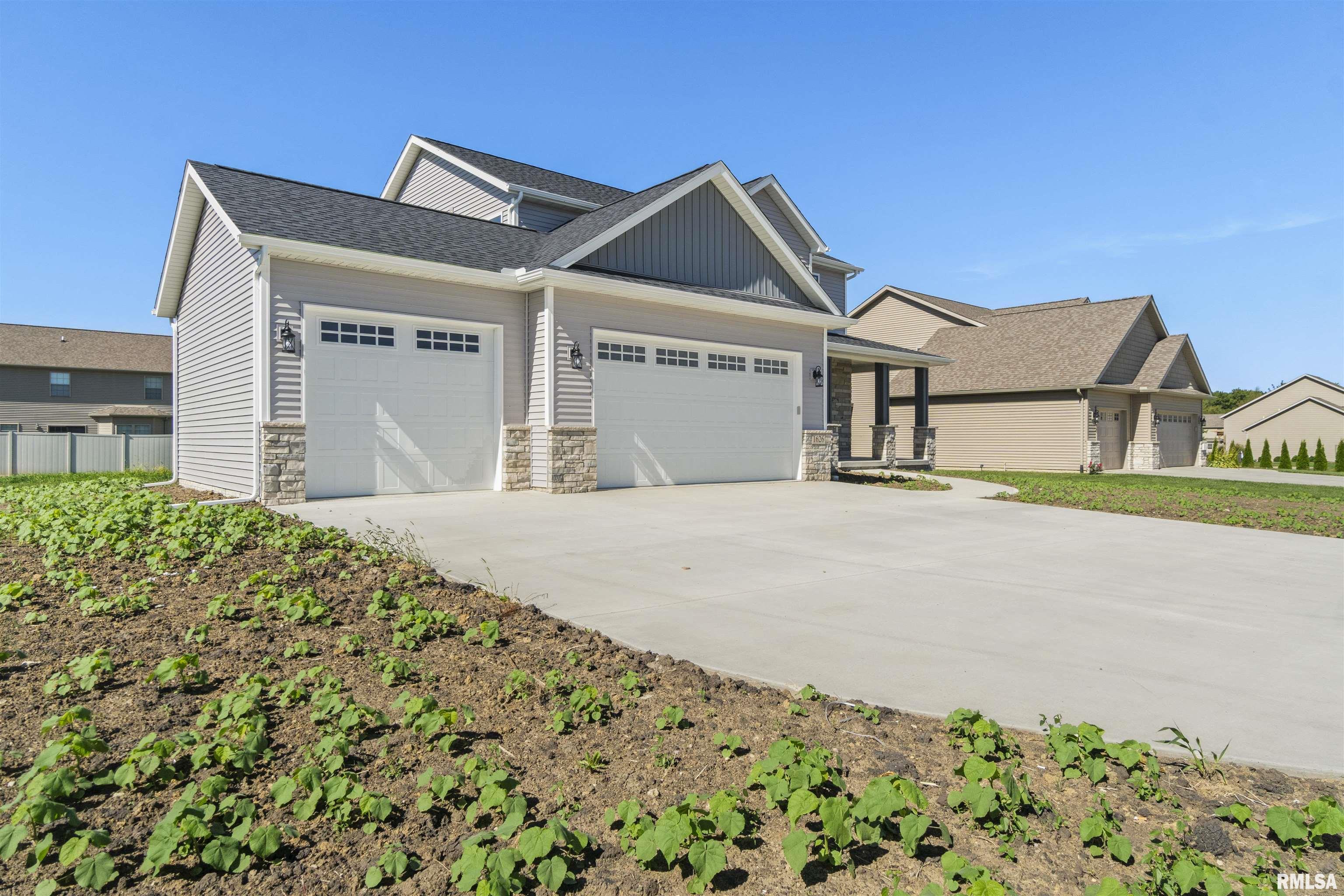 1626 Rustic Oak Drive Washington, IL 61571 - Photo 4 of 38 Gallery Image 4