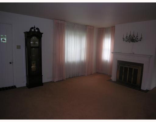 2371 Brodhead Road Aliquippa, PA 15001 - Photo 8 of 18 Living Room.