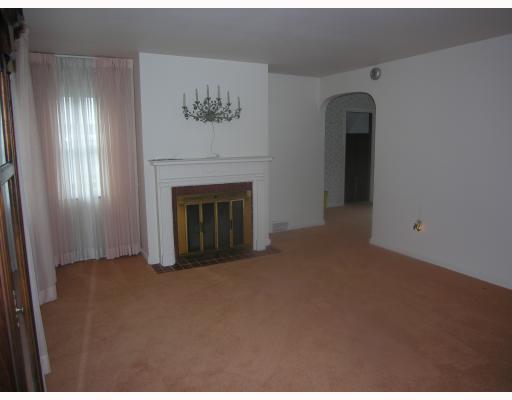 2371 Brodhead Road Aliquippa, PA 15001 - Photo 9 of 18 Living Room.