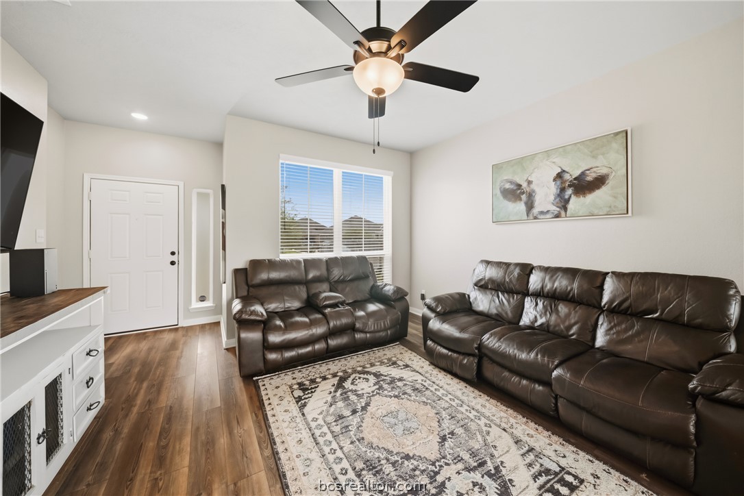 203 36th Ridge Caldwell, TX 77836 - Photo 5 of 31 a living room with furniture and a flat screen tv