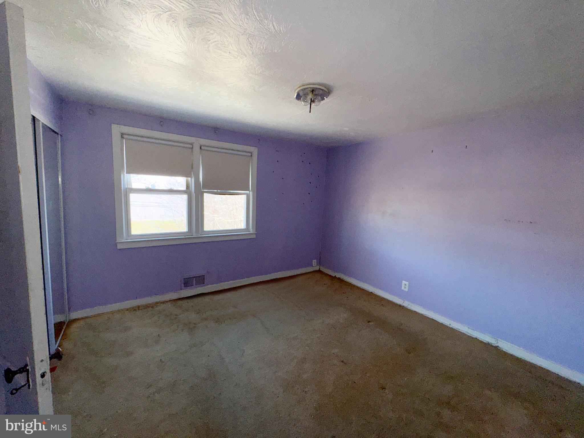 44 North Athol Avenue Baltimore, MD 21229 - Photo 12 of 18 an empty room with a window
