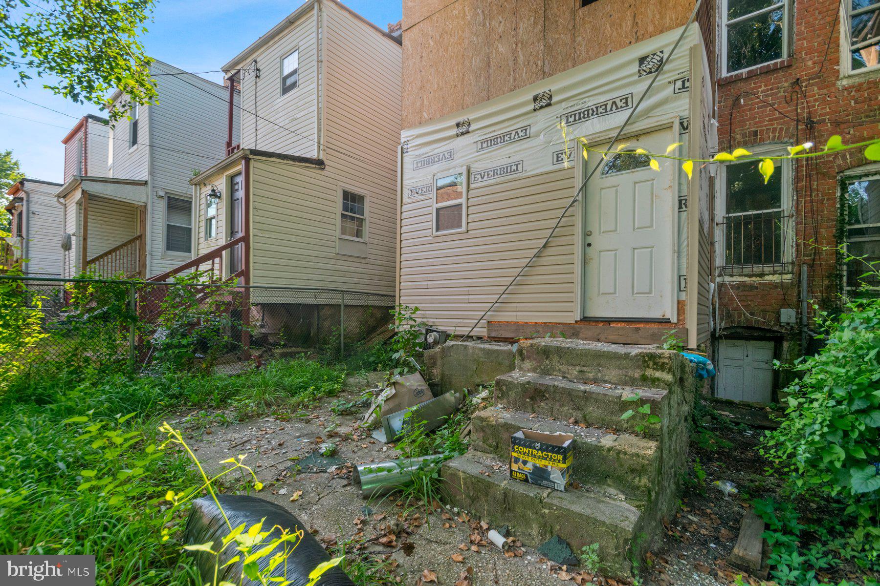 2906 Violet Avenue Baltimore, MD 21215 - Photo 27 of 30 a backyard of a house