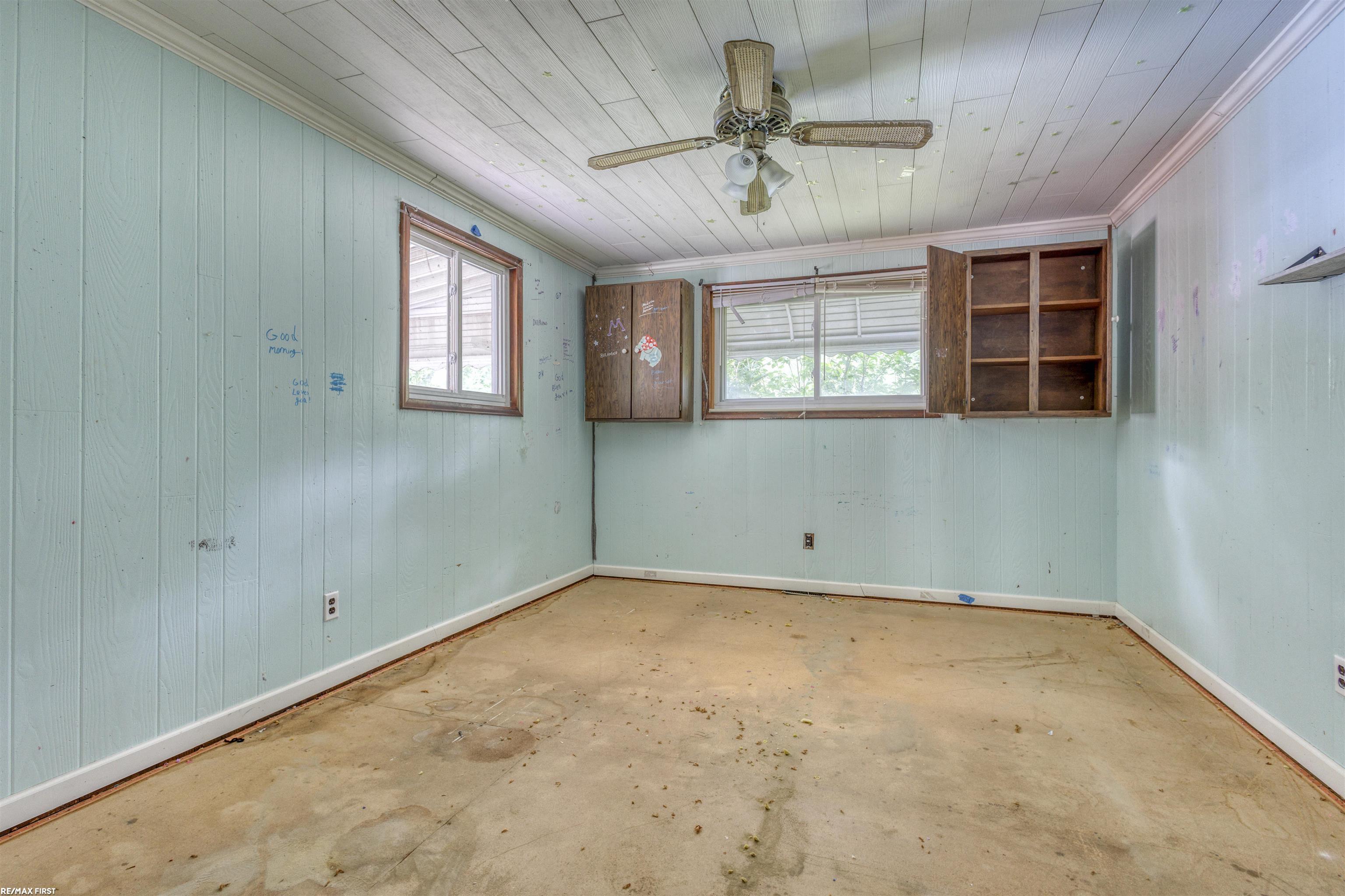 14846 Stephens Road Eastpointe, MI 48021 - Photo 18 of 33 50216047-da2f3a67-8585-482c-991a-1a68f1d66603.JPG