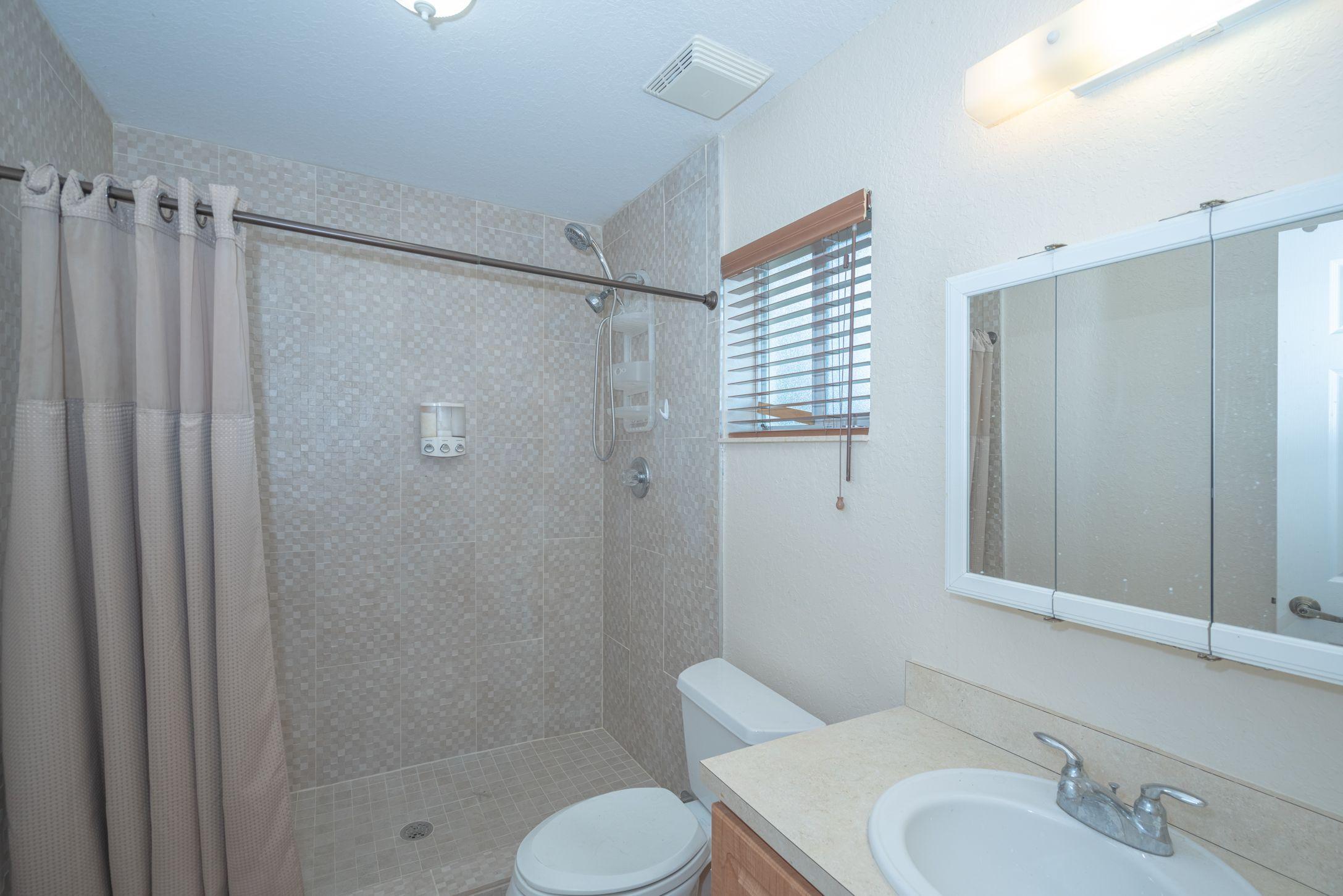 20 North End Road Key Largo, FL 33037 - Photo 17 of 23 master bath