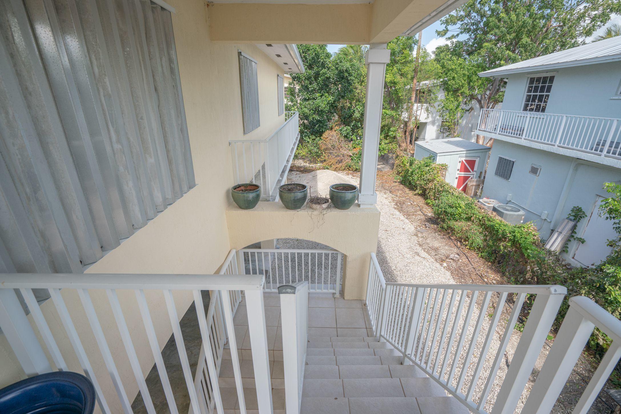 20 North End Road Key Largo, FL 33037 - Photo 9 of 23 Stairs up and down