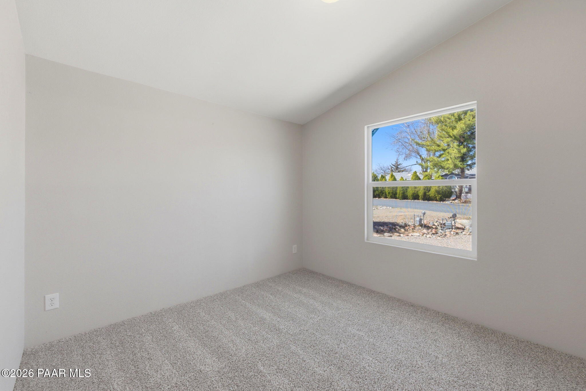 10397 East Durham Road Dewey, AZ 86327 - Photo 26 of 40 an empty room with windows