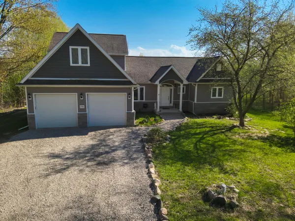 $962,500 | 5785 Layton Road, Fowlerville, MI 48836