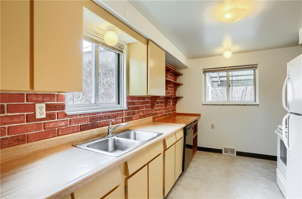 108 Siebert Road Pittsburgh, PA 15237 - Photo 9 of 25