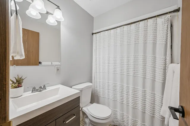 $85,990 | 1811 Elliot Avenue, Unit 2, Minneapolis, MN 55404