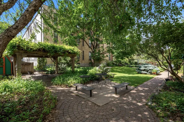 $85,990 | 1811 Elliot Avenue, Unit 2, Minneapolis, MN 55404