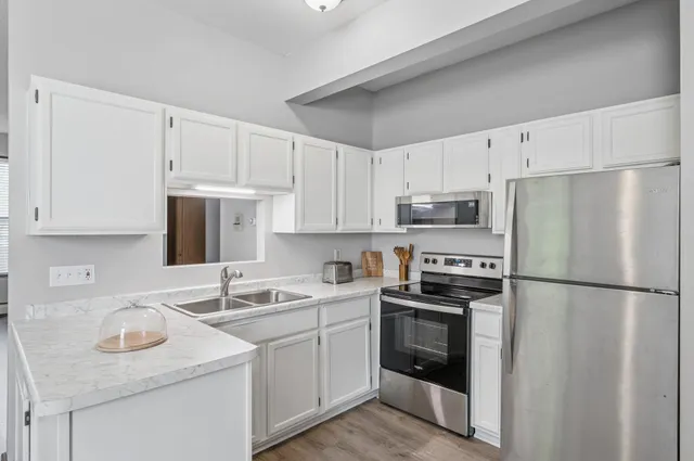 $85,990 | 1811 Elliot Avenue, Unit 2, Minneapolis, MN 55404