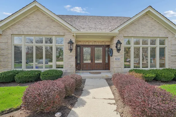 $869,900 | 16762 Deer Path Drive, Homer Glen, IL 60491