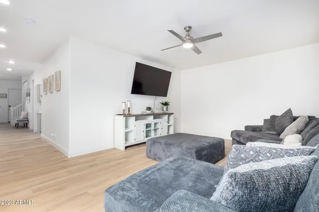 $9,995 | 5260 East Hopi Avenue, Mesa, AZ 85206