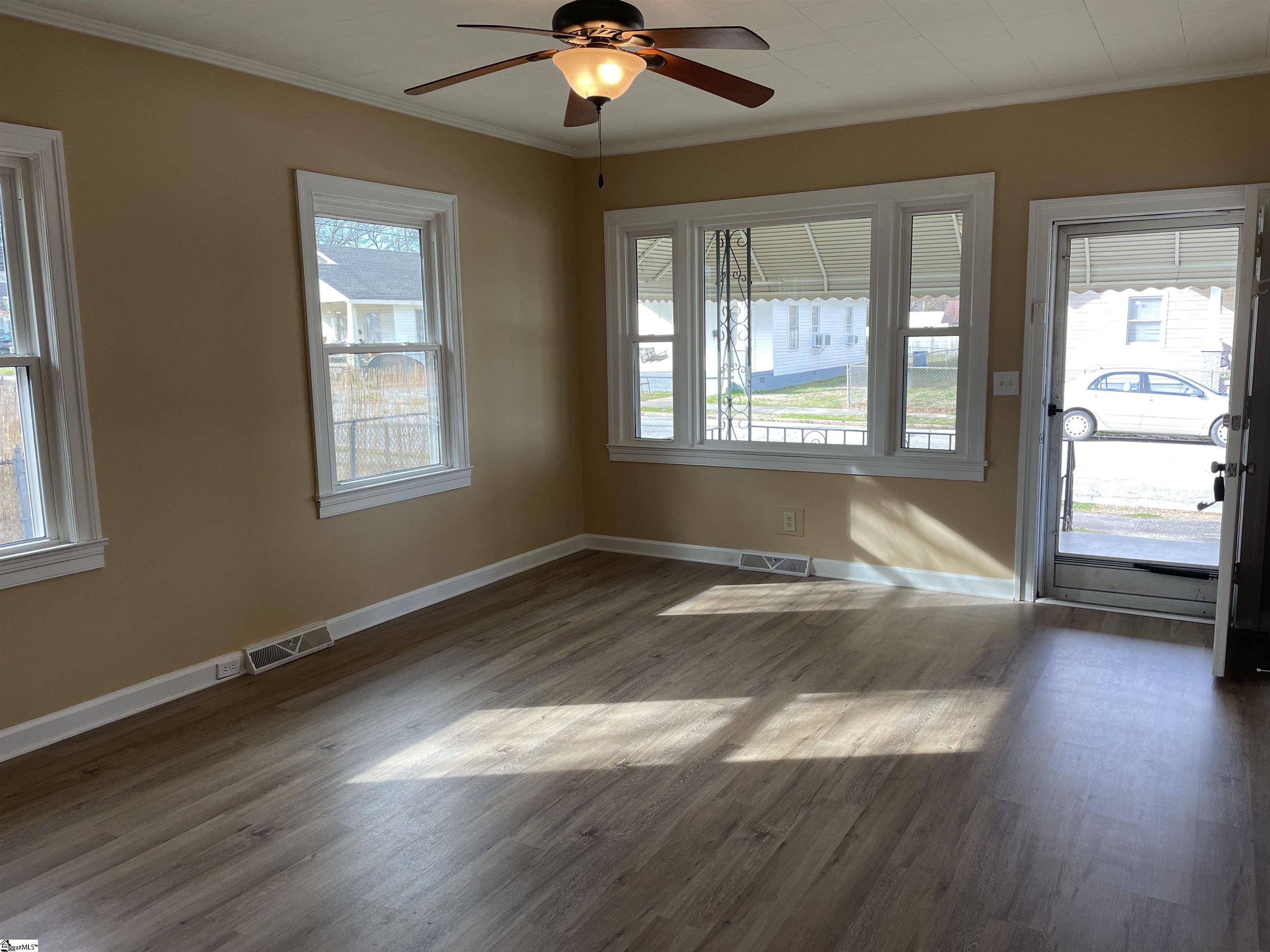 110 Florence Street Clinton, SC 29325 - Photo 2 of 20 Gallery Image 2