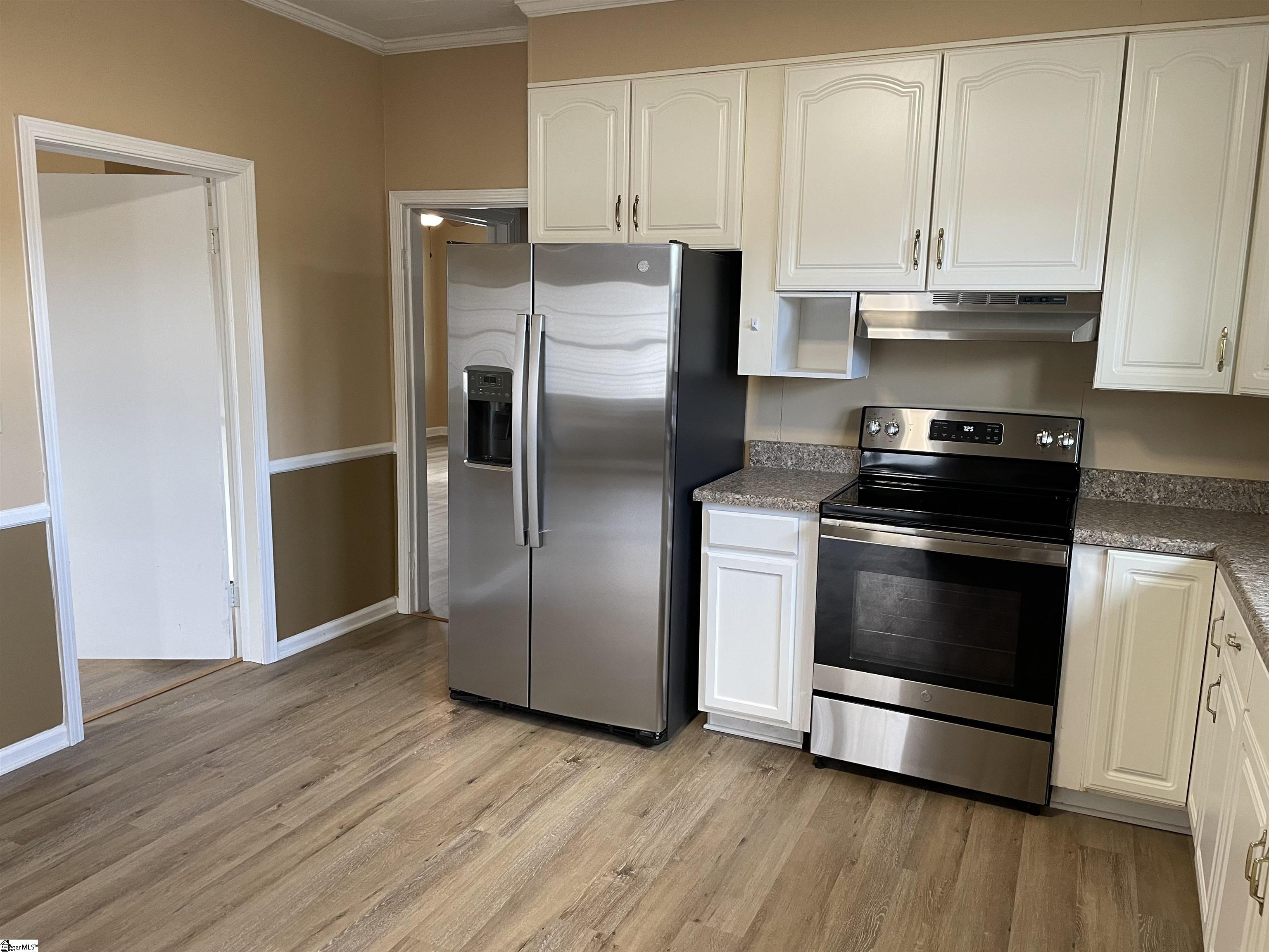 110 Florence Street Clinton, SC 29325 - Photo 4 of 20 Gallery Image 4