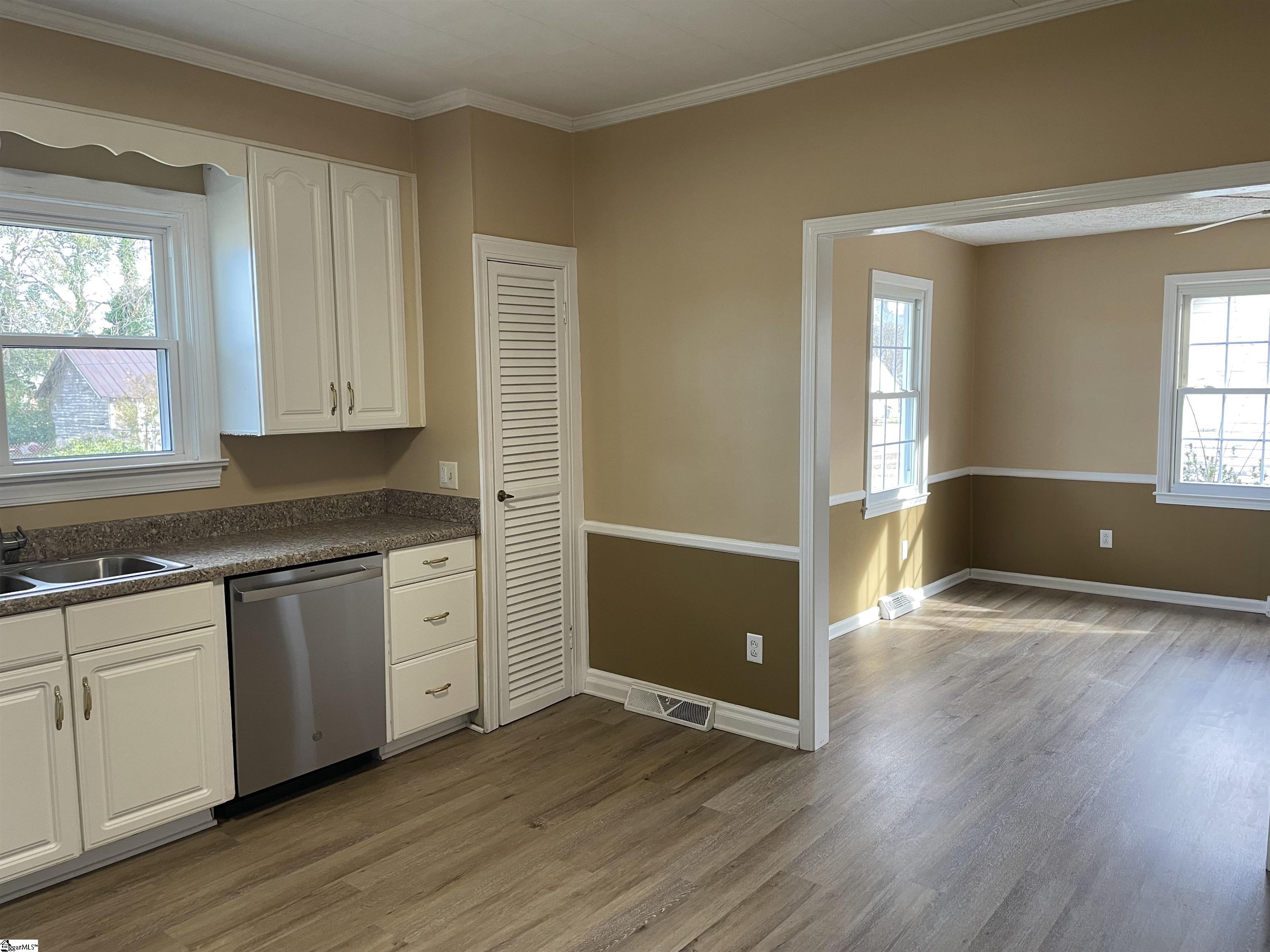 110 Florence Street Clinton, SC 29325 - Photo 6 of 20 Gallery Image 6