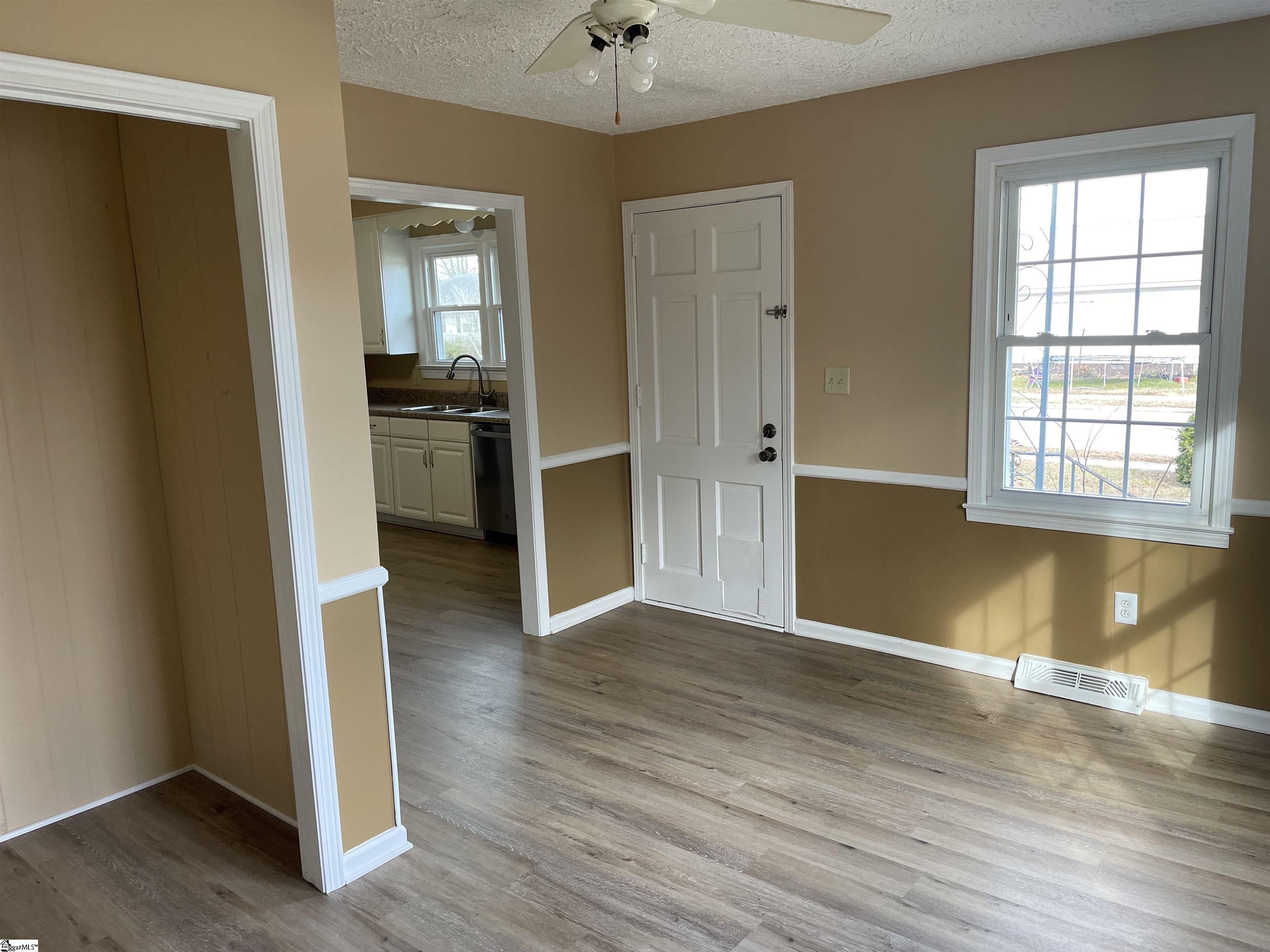 110 Florence Street Clinton, SC 29325 - Photo 9 of 20 Gallery Image 9