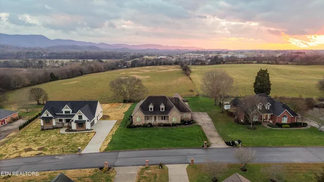 $850,000 | 2570 Creekstone Circle, Maryville, TN 37804