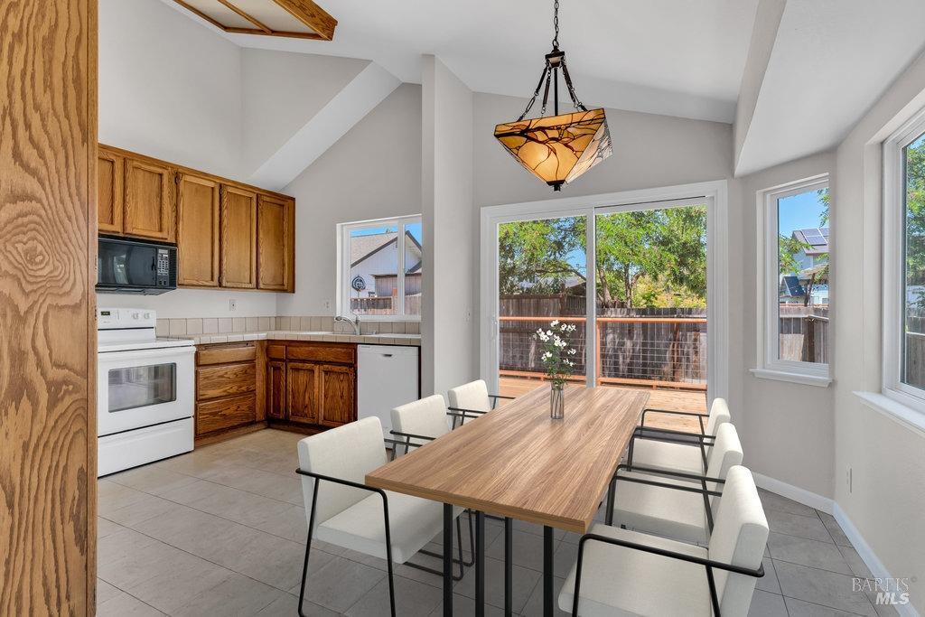1936 Seville Street Santa Rosa, CA 95403 - Photo 13 of 47