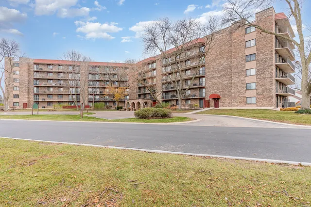 $1,950 | 111 South Baybrook Drive, Unit 507, Palatine, IL 60074