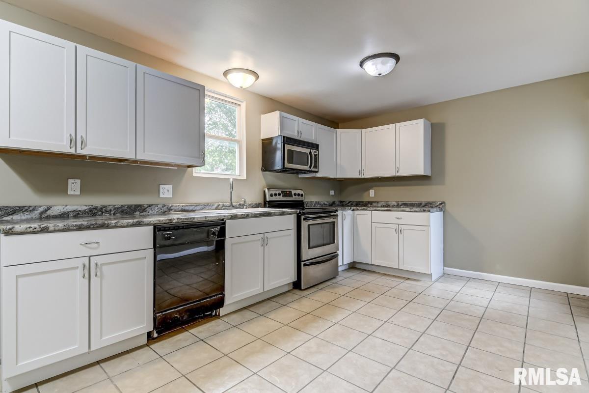1126 South Walnut Street Springfield, IL 62704 - Photo 12 of 32 Gallery Image 12