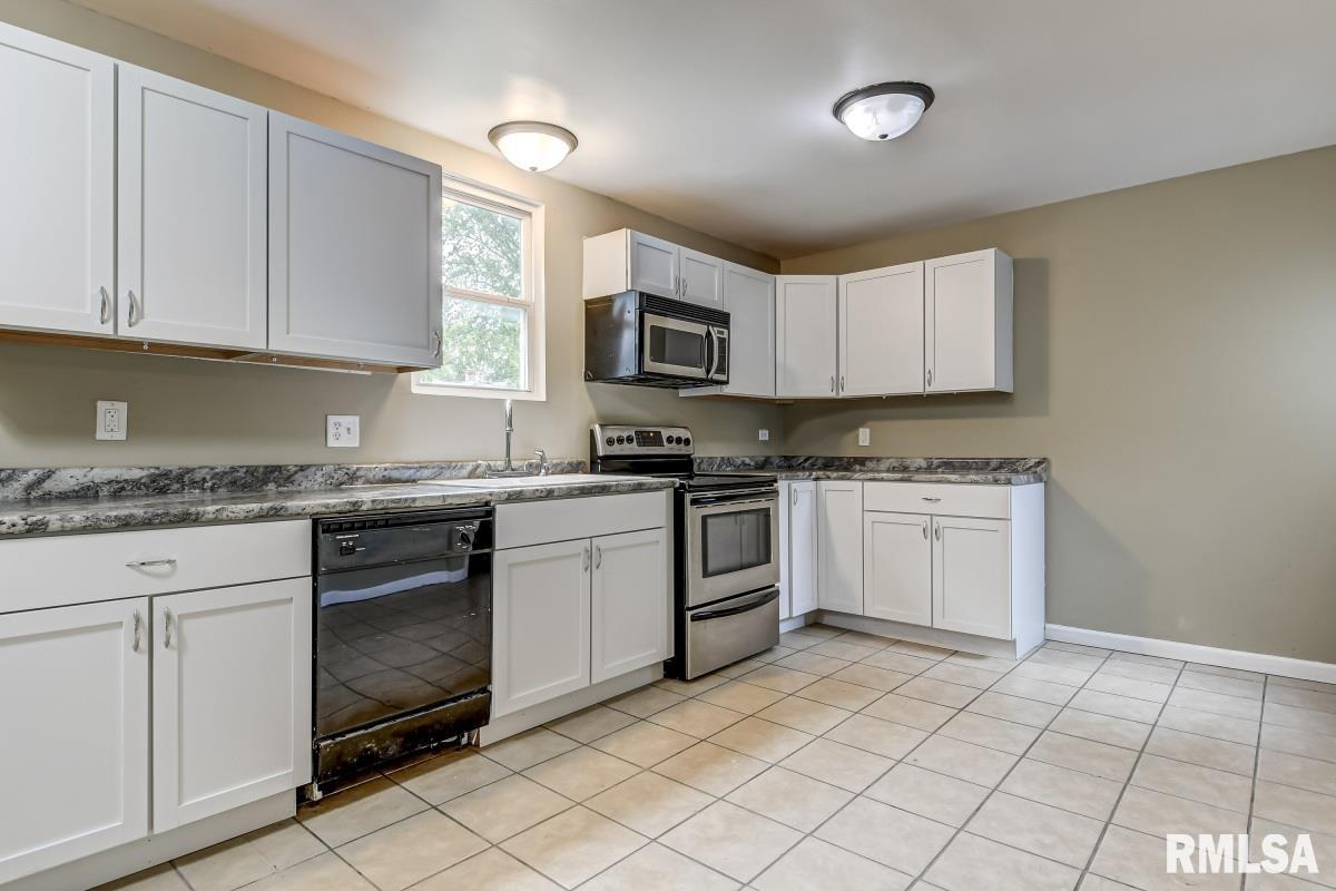 1126 South Walnut Street Springfield, IL 62704 - Photo 13 of 32 Gallery Image 13