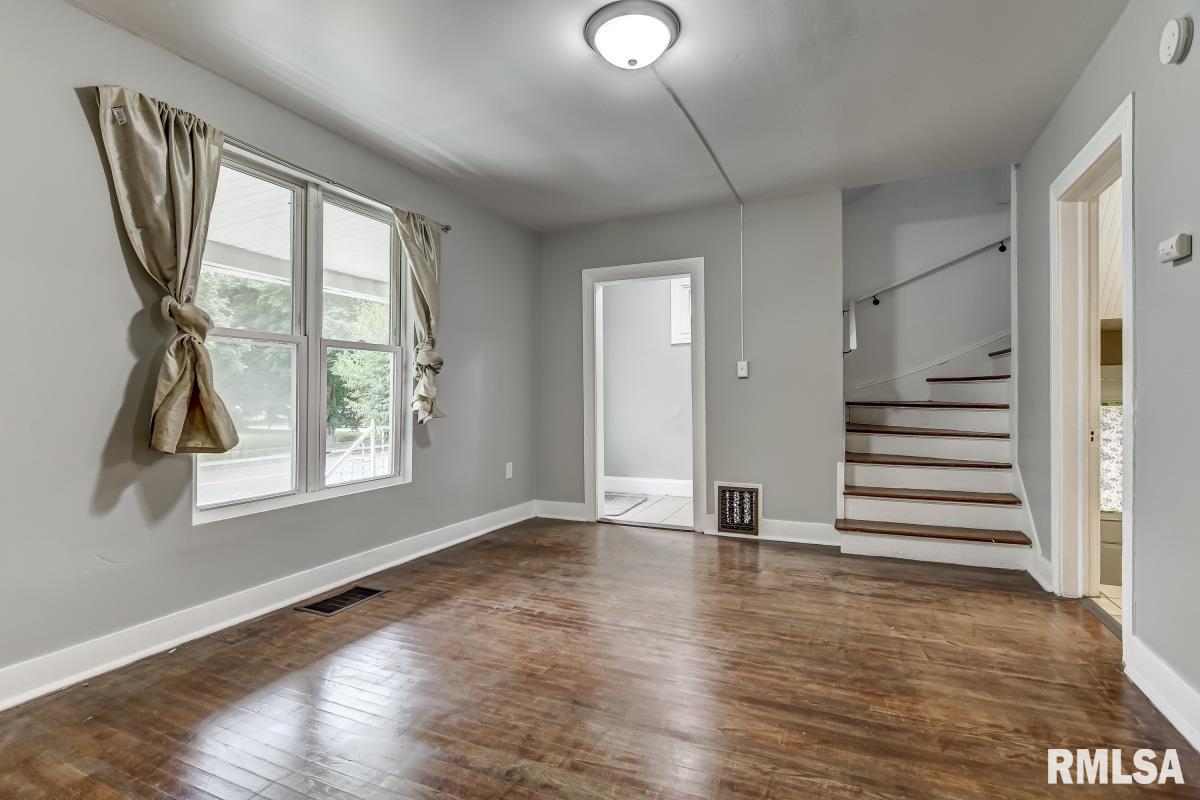 1126 South Walnut Street Springfield, IL 62704 - Photo 3 of 32 Gallery Image 3