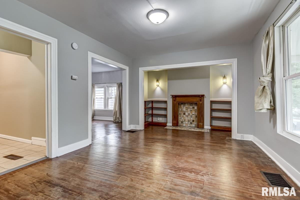 1126 South Walnut Street Springfield, IL 62704 - Photo 4 of 32 Gallery Image 4