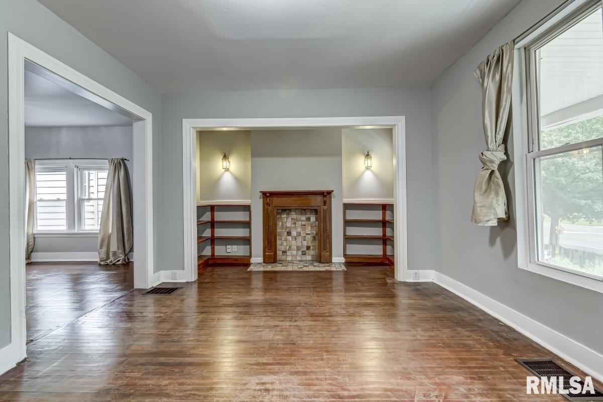 1126 South Walnut Street Springfield, IL 62704 - Photo 5 of 32 Gallery Image 5