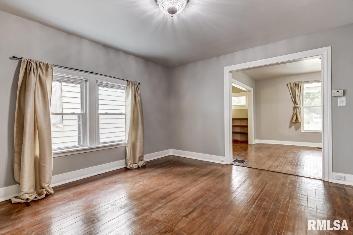 1126 South Walnut Street Springfield, IL 62704 - Photo 8 of 32 Gallery Image 8