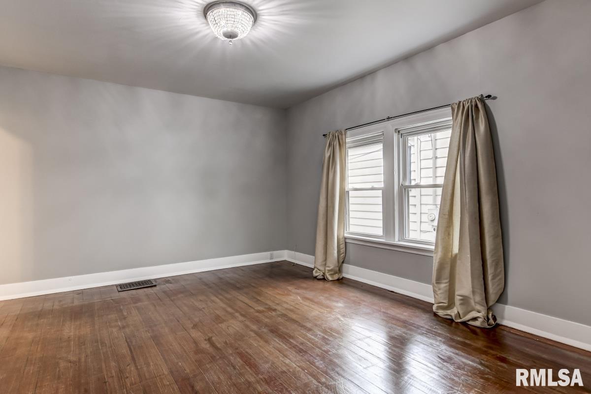 1126 South Walnut Street Springfield, IL 62704 - Photo 9 of 32 Gallery Image 9