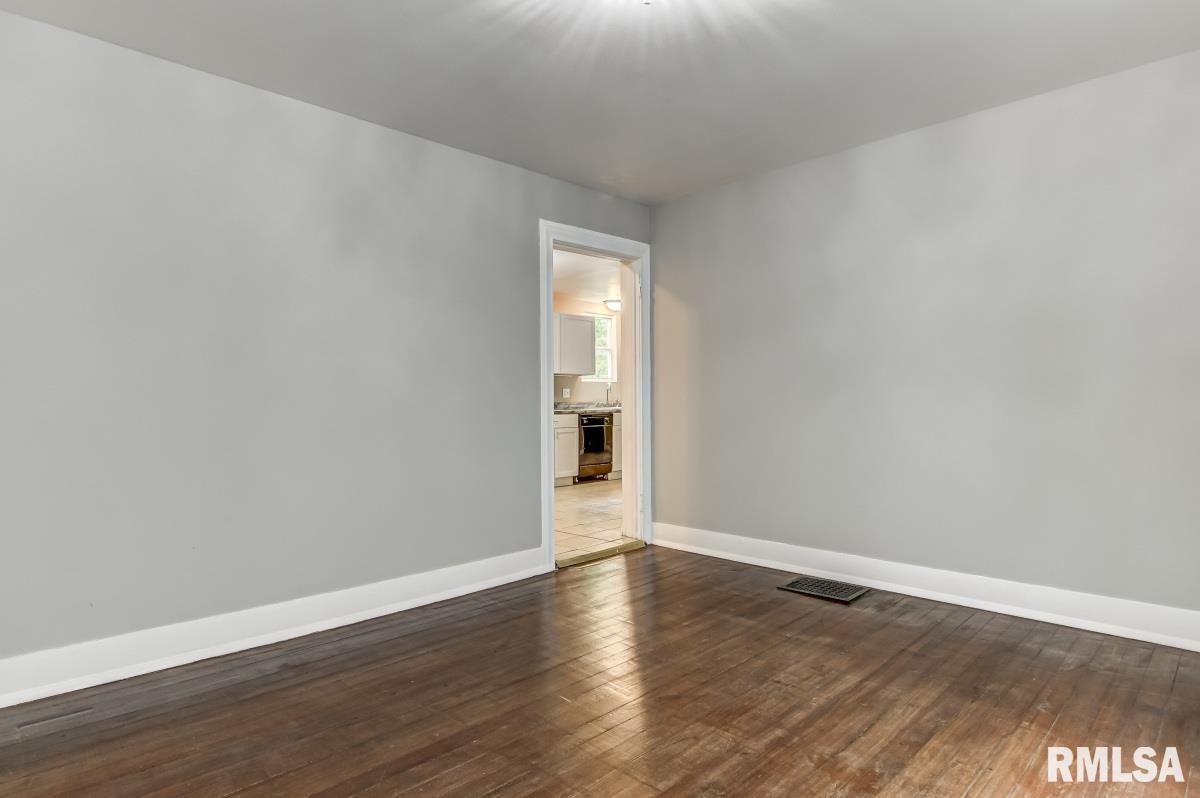 1126 South Walnut Street Springfield, IL 62704 - Photo 10 of 32 Gallery Image 10