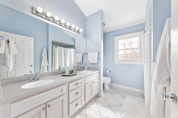 $965,000 | 14445 West Meadowshire Drive, New Berlin, WI 53151