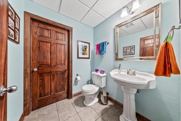$965,000 | 14445 West Meadowshire Drive, New Berlin, WI 53151