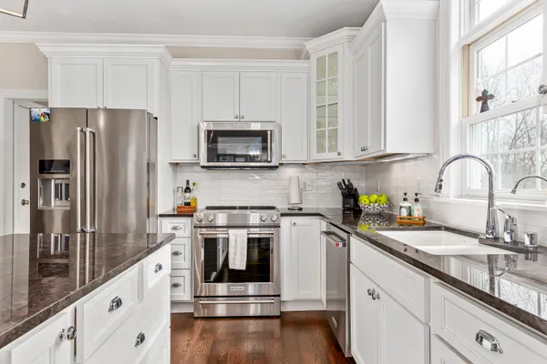 $965,000 | 14445 West Meadowshire Drive, New Berlin, WI 53151