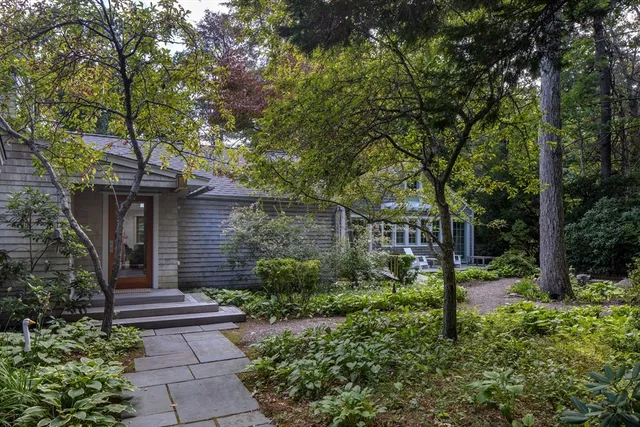 a view of house with a yard