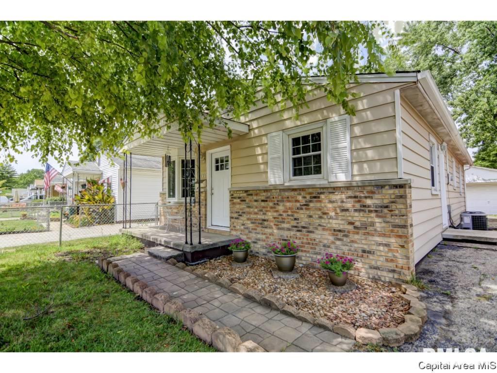 2141 East Keys Avenue Springfield, IL 62702 - Photo 1 of 27