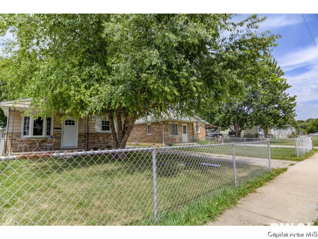 2141 East Keys Avenue Springfield, IL 62702 - Photo 3 of 27