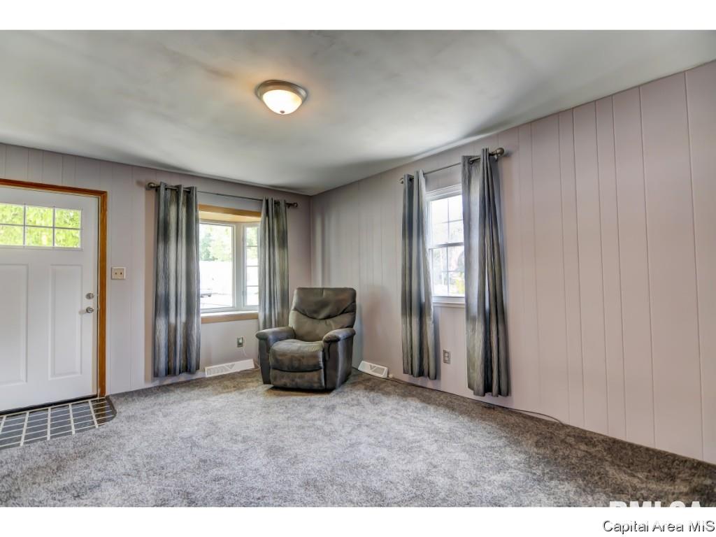 2141 East Keys Avenue Springfield, IL 62702 - Photo 5 of 27