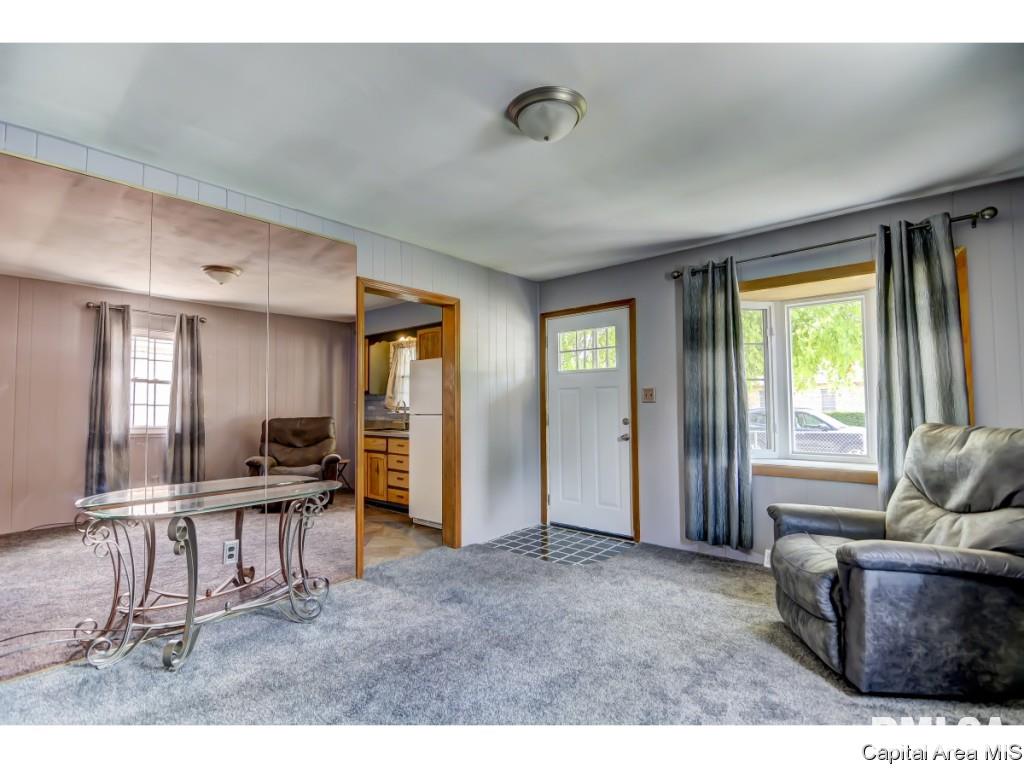2141 East Keys Avenue Springfield, IL 62702 - Photo 6 of 27