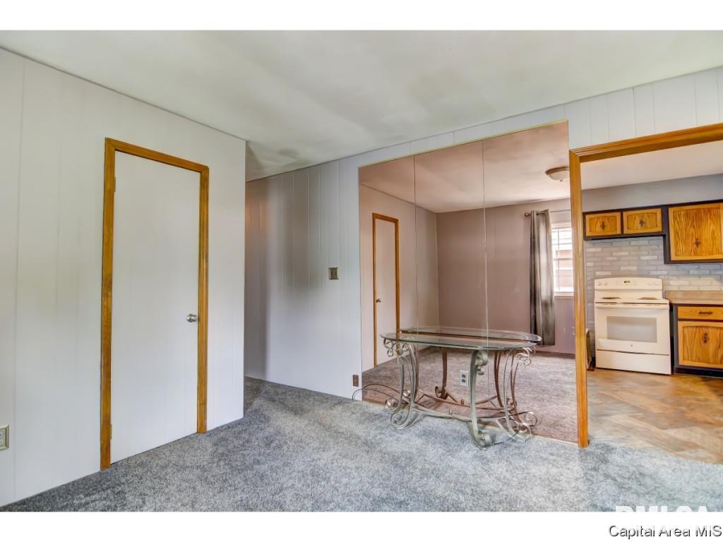 2141 East Keys Avenue Springfield, IL 62702 - Photo 7 of 27