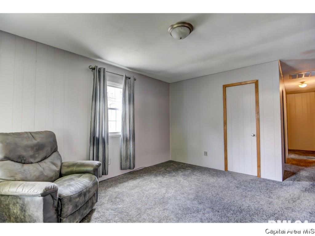 2141 East Keys Avenue Springfield, IL 62702 - Photo 8 of 27