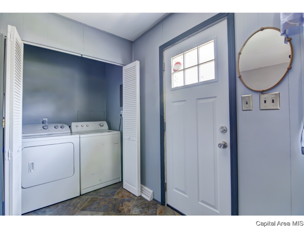 2141 East Keys Avenue Springfield, IL 62702 - Photo 9 of 27